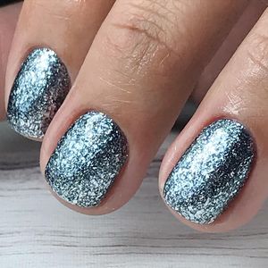 Image post by @nestanails on Instagram