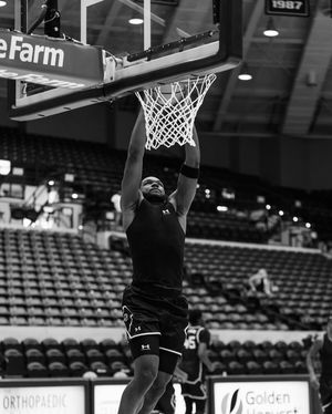 Image post by @siu_basketball on Instagram