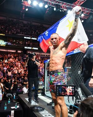 Image post by @itsellabhall on Instagram