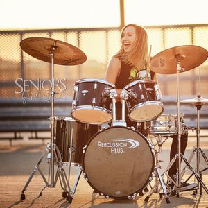 Image post by @seniorsbyphotojeania on Instagram