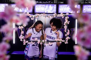Image post by @uw_wbb on Instagram