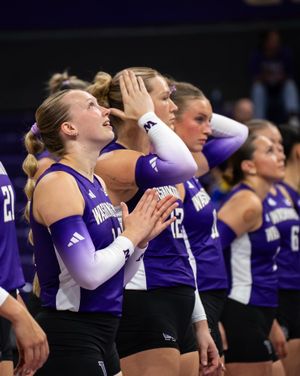 Image post by @uwvolleyball on Instagram