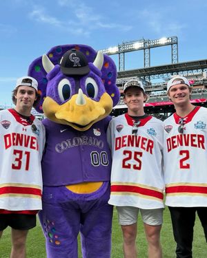 Image post by @du_hockey on Instagram