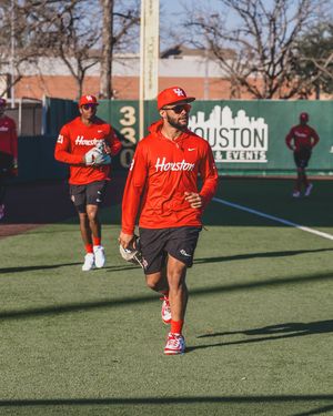 Image post by @uhcougarbb on Instagram