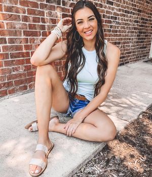 Image post by @sabrinanoellee on Instagram