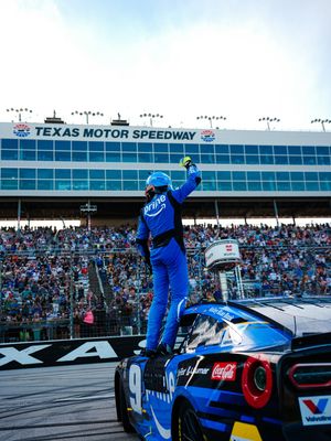 Image post by @teamhendrick on Instagram