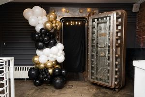 Image post by @partyup_balloons_by_melissa on Instagram