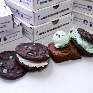 Image post by @insomniacookies on Instagram