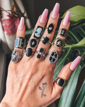 Image post by @maejeanvintage on Instagram