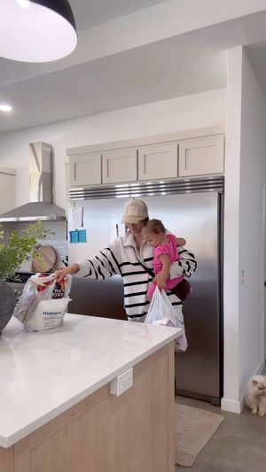 Video post by @sabrinanoellee on Instagram