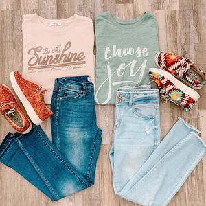 Image post by @shopfillyflair on Instagram