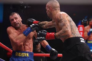 Image post by @zuffaboxing on Facebook