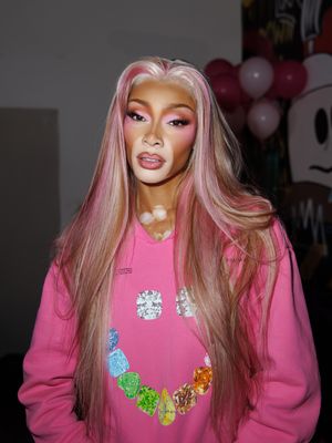 Image post by @winnieharlow on Instagram