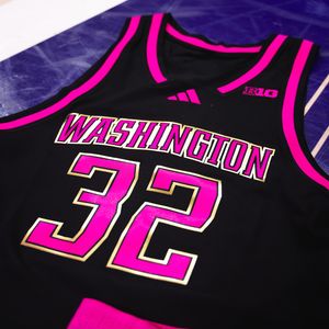 Image post by @uw_mbb on Instagram
