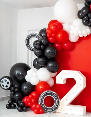 Image post by @partyup_balloons_by_melissa on Instagram