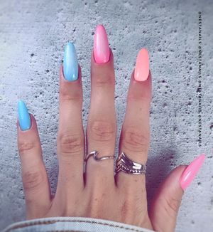 Image post by @nestanails on Instagram