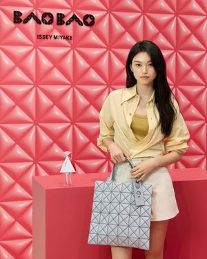 Image post by @harpersbazaarkorea on Instagram