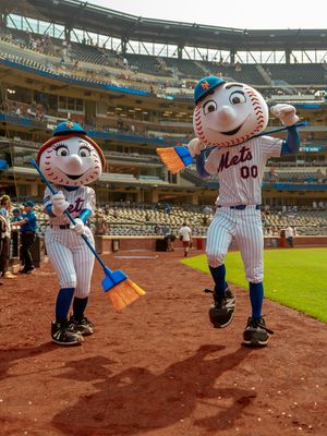 Image post by @losmets on Instagram