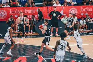 Image post by @itchenbball on Instagram