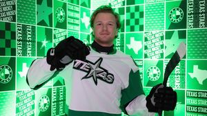 Image post by @txstarshockey on Instagram