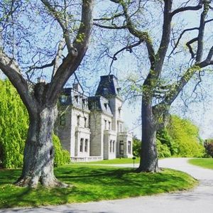 Image post by @newport.mansions on Instagram