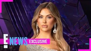 Video post by @E! News on YouTube