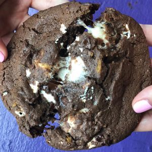 Image post by @insomniacookies on Instagram