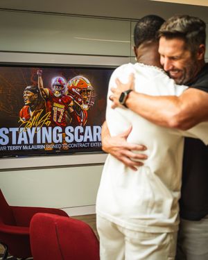 Image post by @Commanders on Twitter