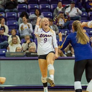 Image post by @univolleyball on Instagram
