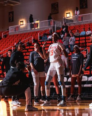 Image post by @mercer_wbb on Instagram