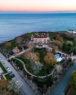 Image post by @newport.mansions on Instagram