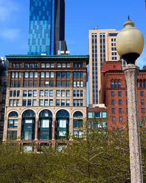 Image post by @fineartsbuilding on Instagram