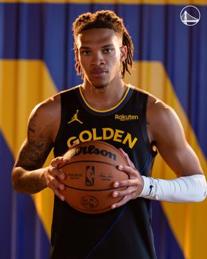 Image post by @warriors on Twitter/X
