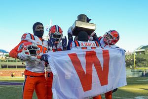 Image post by @Champaign_Room on Twitter