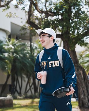 Image post by @fiuhoops on Instagram