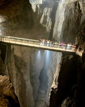 Image post by @putneystudenttravel on Facebook