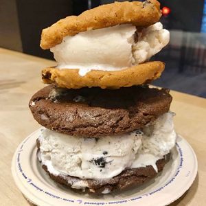 Image post by @insomniacookies on Instagram