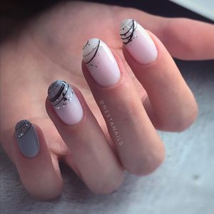 Image post by @nestanails on Instagram