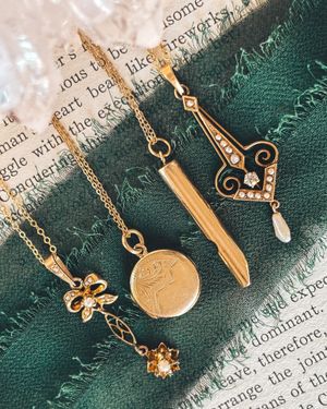 Image post by @maejeanvintage on Instagram