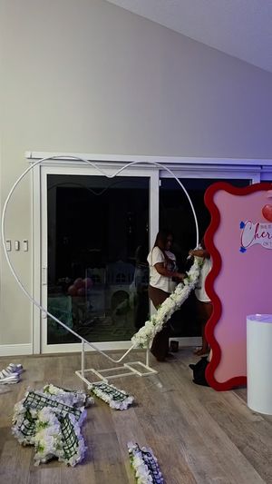 Video post by @Heather's Balloon Boutique & Decor on Facebook