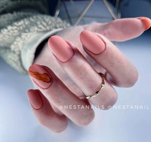 Image post by @nestanails on Instagram