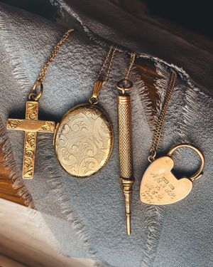 Image post by @maejeanvintage on Instagram