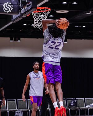 Image post by @gleaguesuns on Instagram