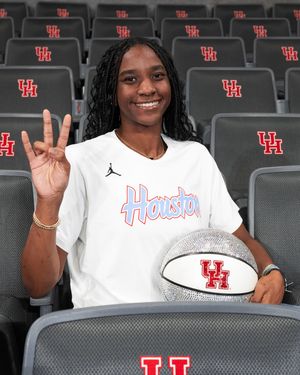 Image post by @uhcougarwbb on Instagram