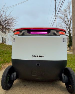 Image post by @starshiprobots on Instagram