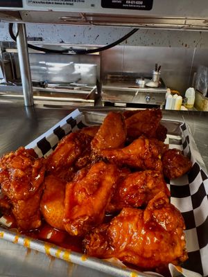 Image post by @wingnutzbarandgrill on Instagram