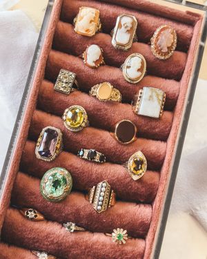 Image post by @maejeanvintage on Instagram