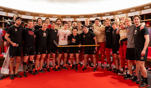 Image post by @du_hockey on Instagram