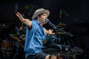 Image post by @gavindegraw on Instagram