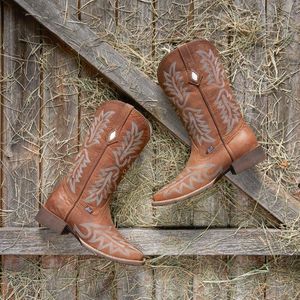 Image post by @justinboots_ on Instagram